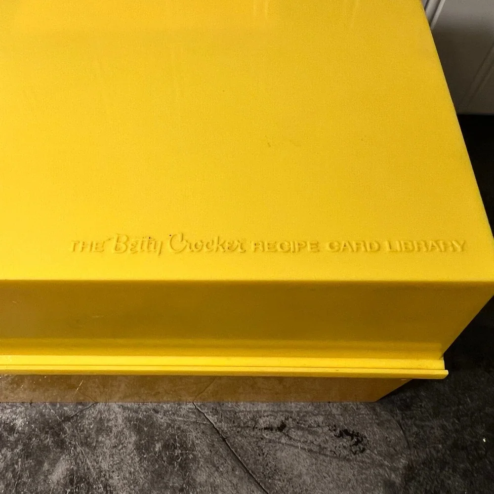 Vintage Betty Crocker Yello Plastic Recipe Box | Cottage Grandma